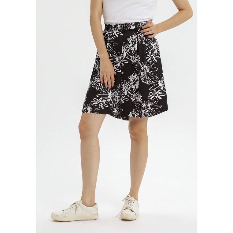 Minimal Rinda Short Pants Black Ukuran XS - Warna Black