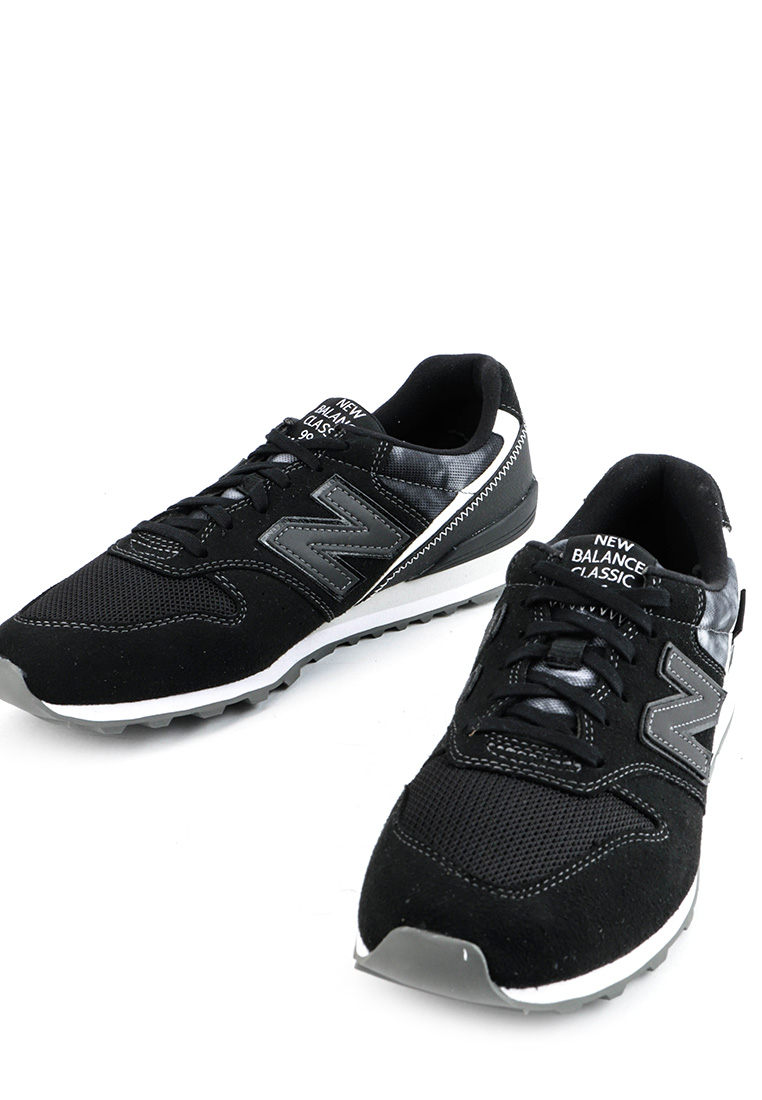 new balance black trainers size 4