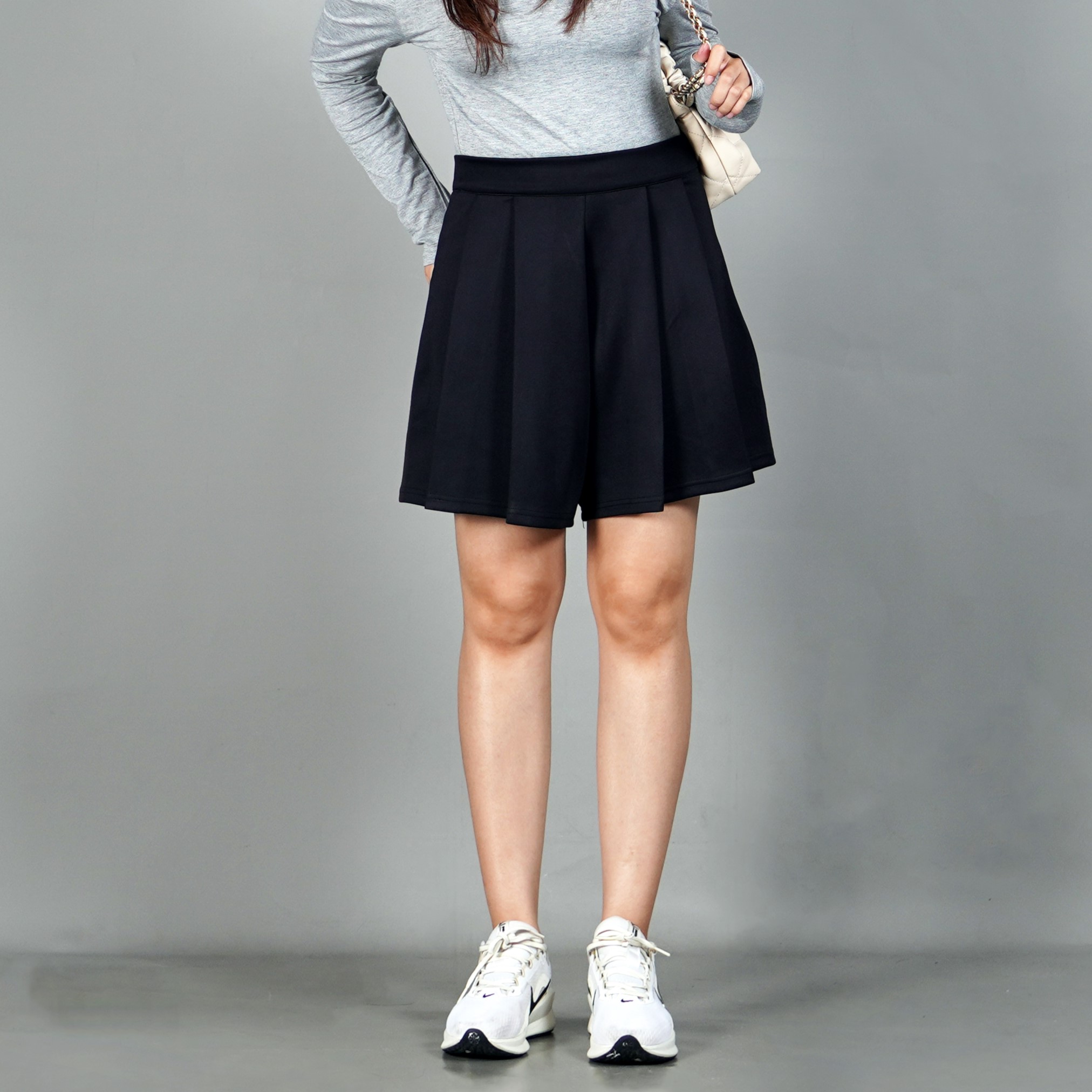 Okechuku RENATA Pleated Short Pants Celana Pendek Wanita Celana Rok Pendek - HITAM