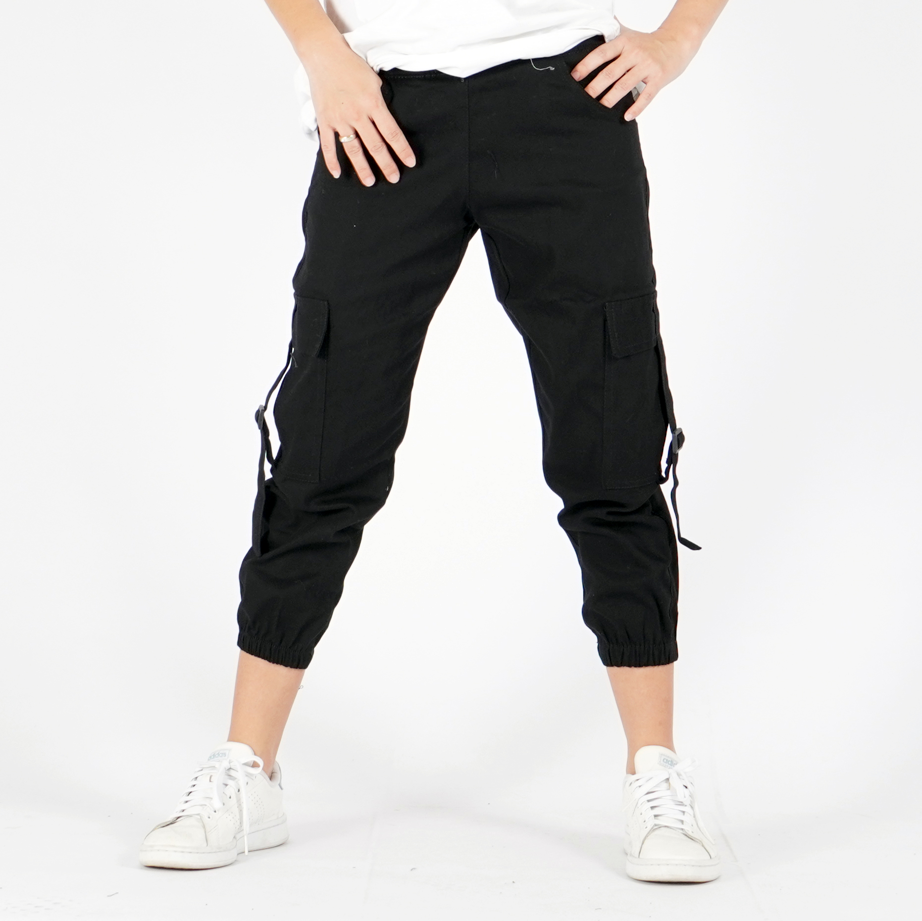 Okechuku Fira Cargo Jogger Pants Celana Cargo Wanita 3/4 Cargo Joger Celana Ankle Wanita - HITAM