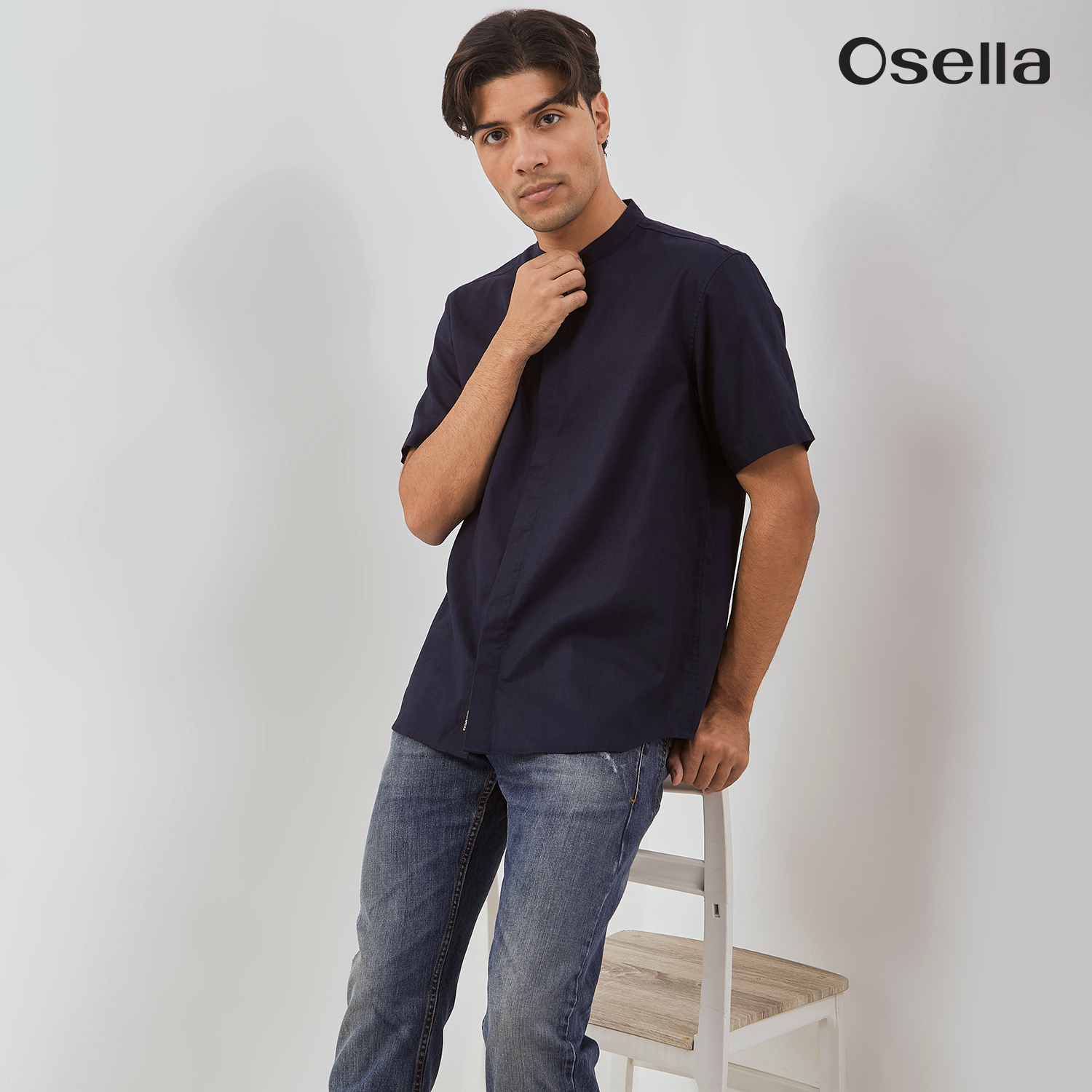 Osella Ziyyad Short Sleeve Stand Collared Shirt 203W660159 | Kemeja Lengan Pendek Pria