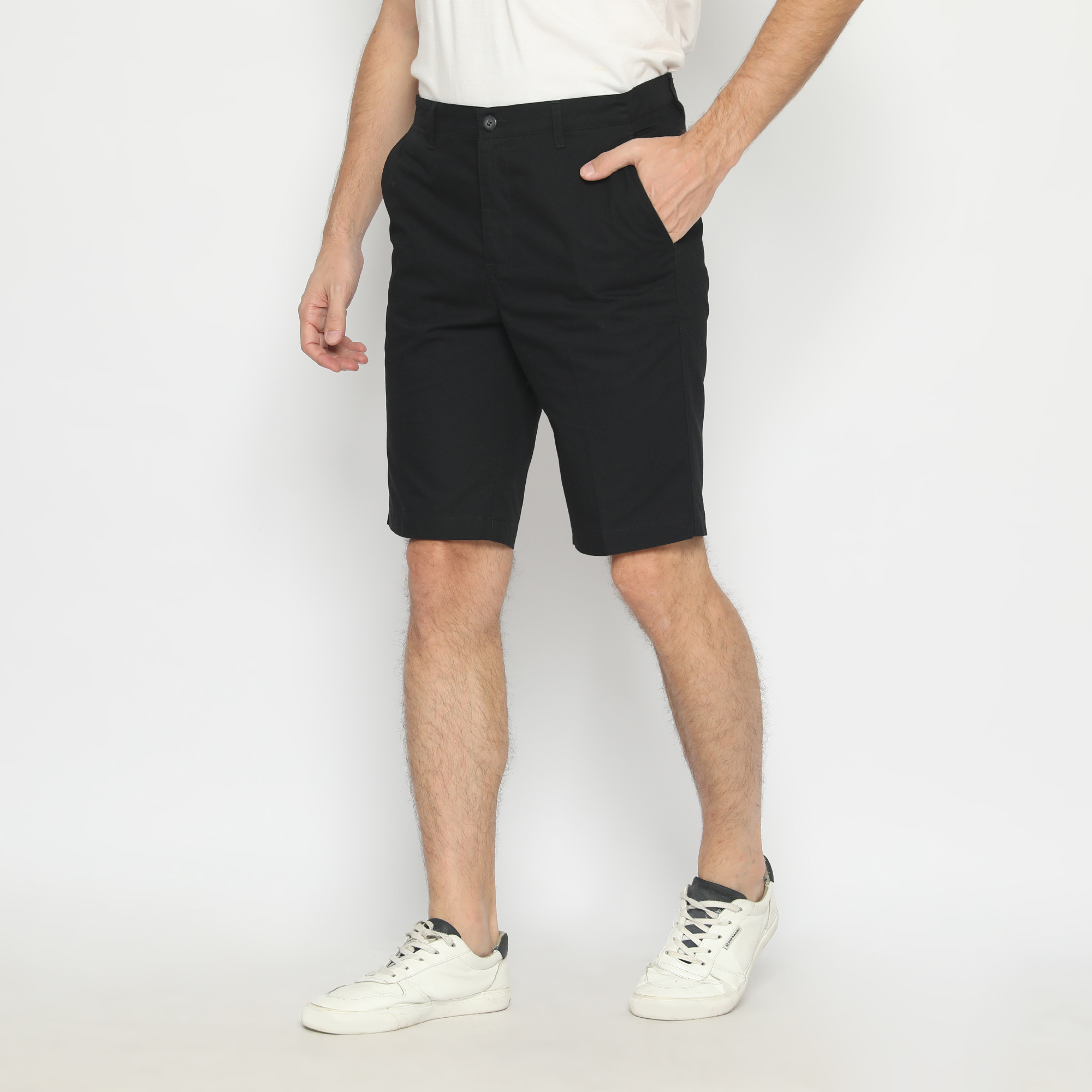Platini Celana Chino Pendek Pria Slim Fit Hitam 5301
