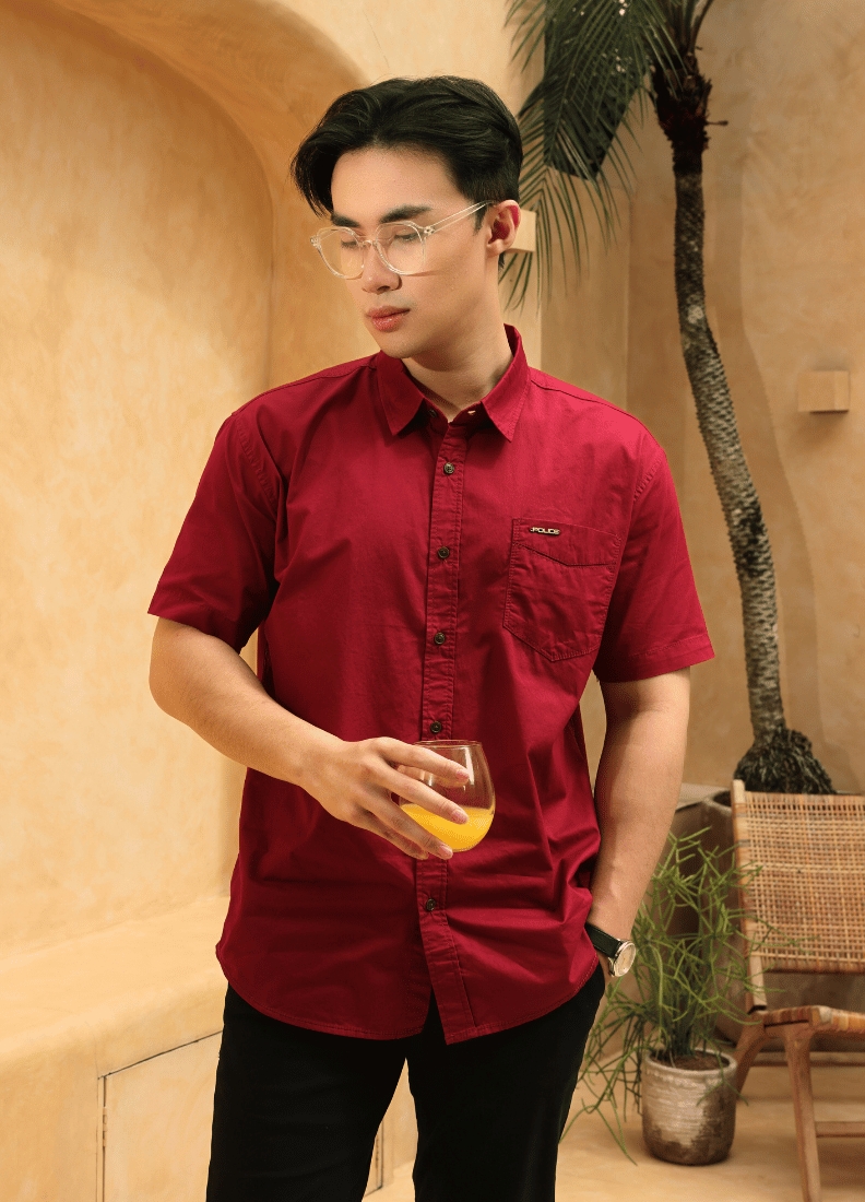 Police Denim POLICE Kemeja Polos Cotton Maroon Logo Plat Besi Regular Fit Pria