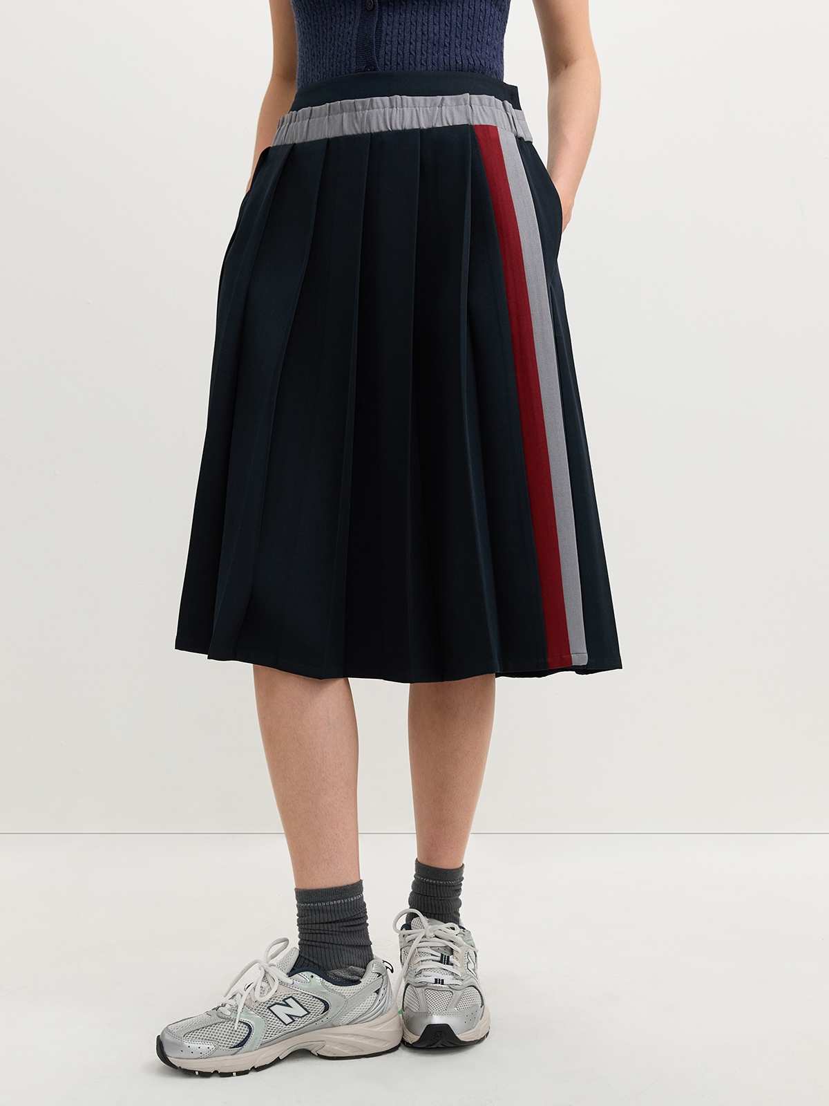 Pomelo Fashion Pomelo - Rok Wanita - Pleated Skirt - Navy