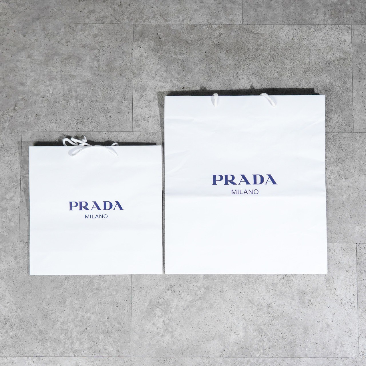Prada Tas PAPER BAG PRADA TEXT BLACK WHITE 100% ORIGINAL
