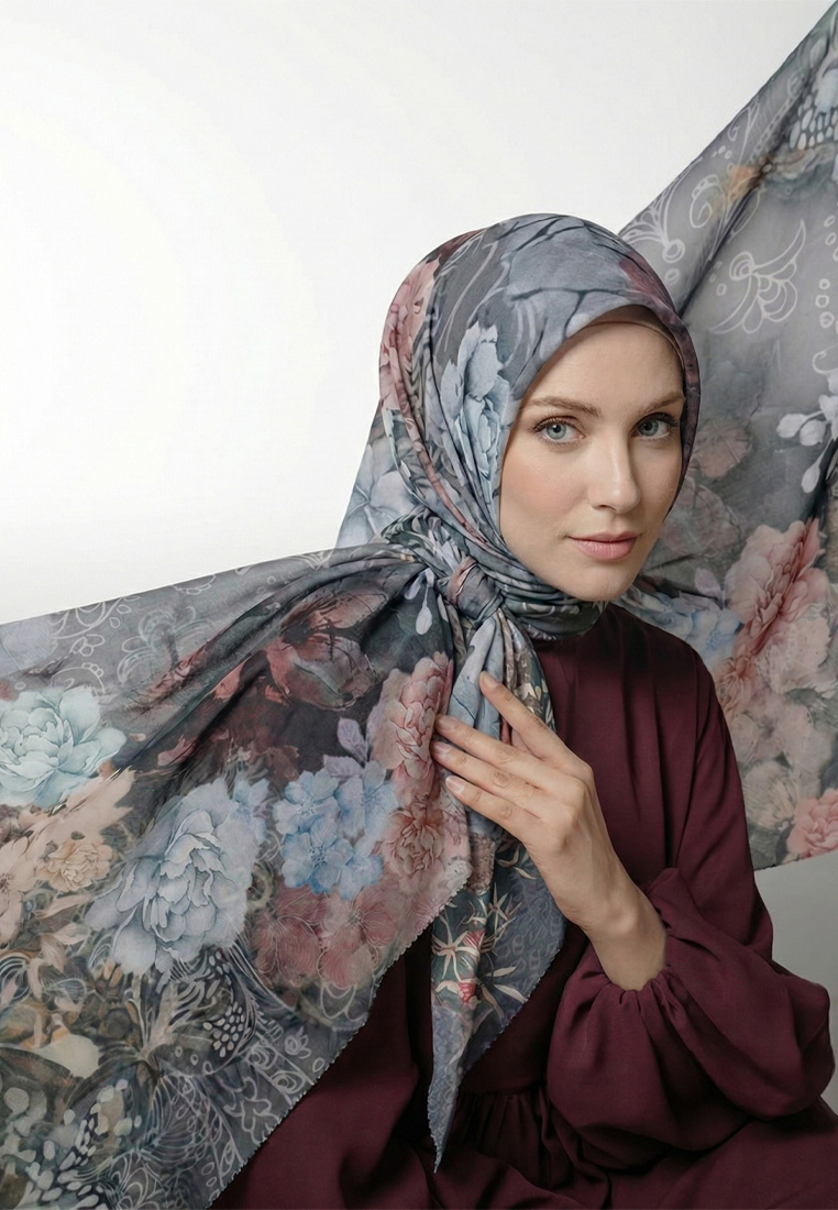San Marco Hijab Segi Empat Wanita Premium Rozanna Series Signature Square Voile Scarf Ash Grey