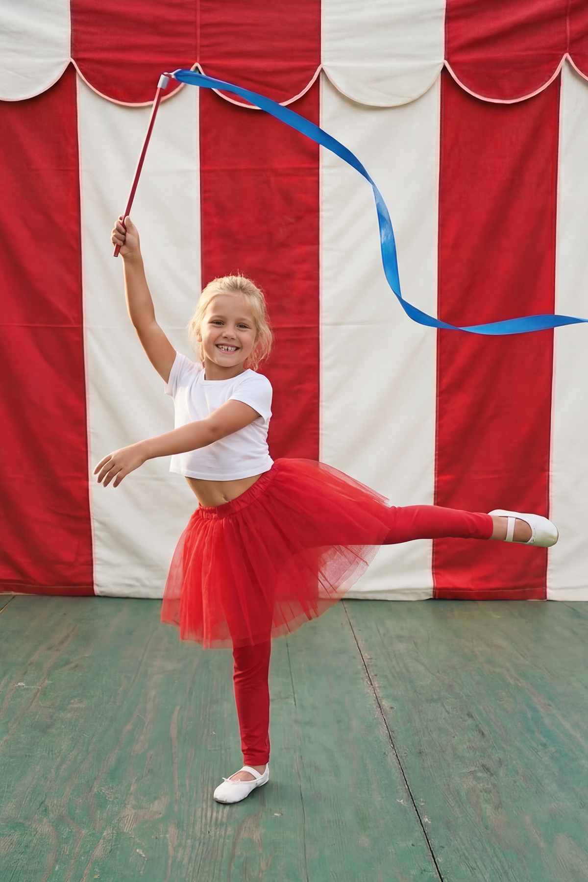 Trendyol Red Girl'S Short April 23Rd Mini Plain Woven Holiday Tutu Skirt Tkdss26Et00003