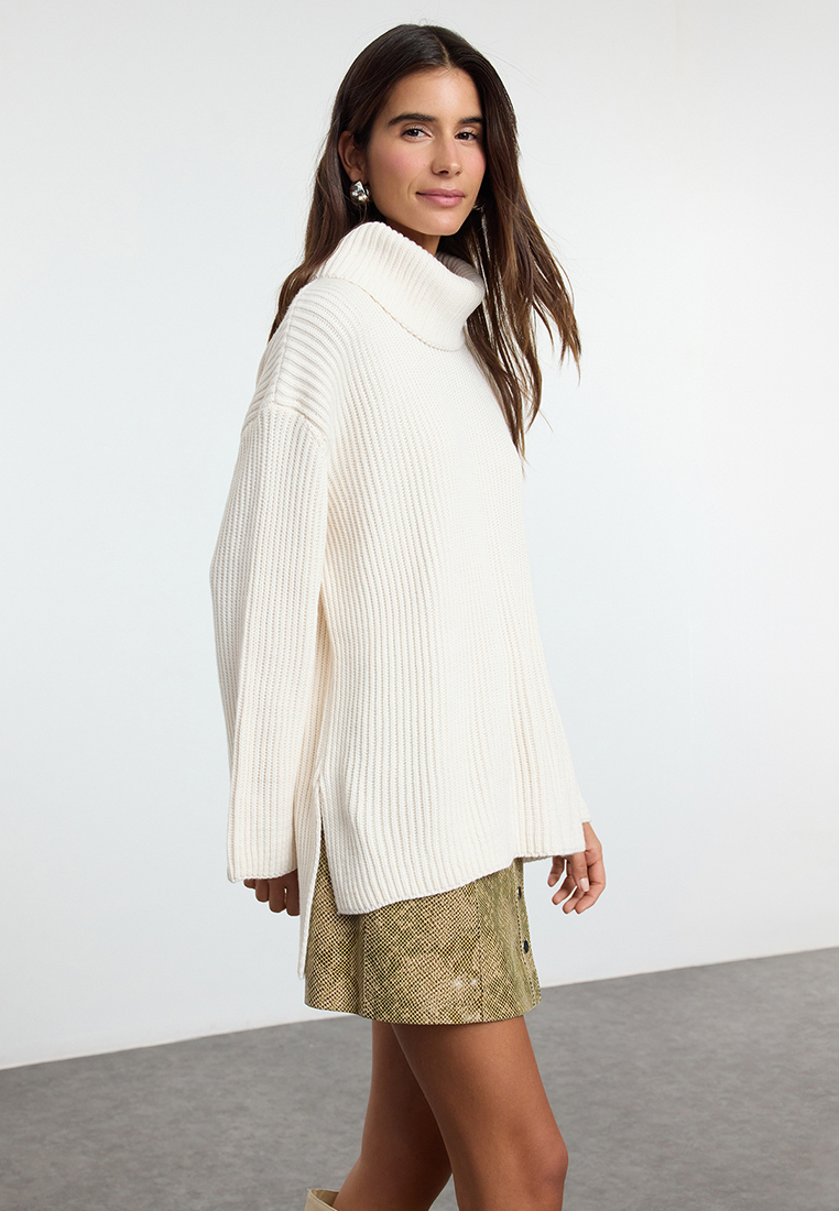 Trendyol Ecru Turtleneck Knit Sweater TWOAW25KZ00394
