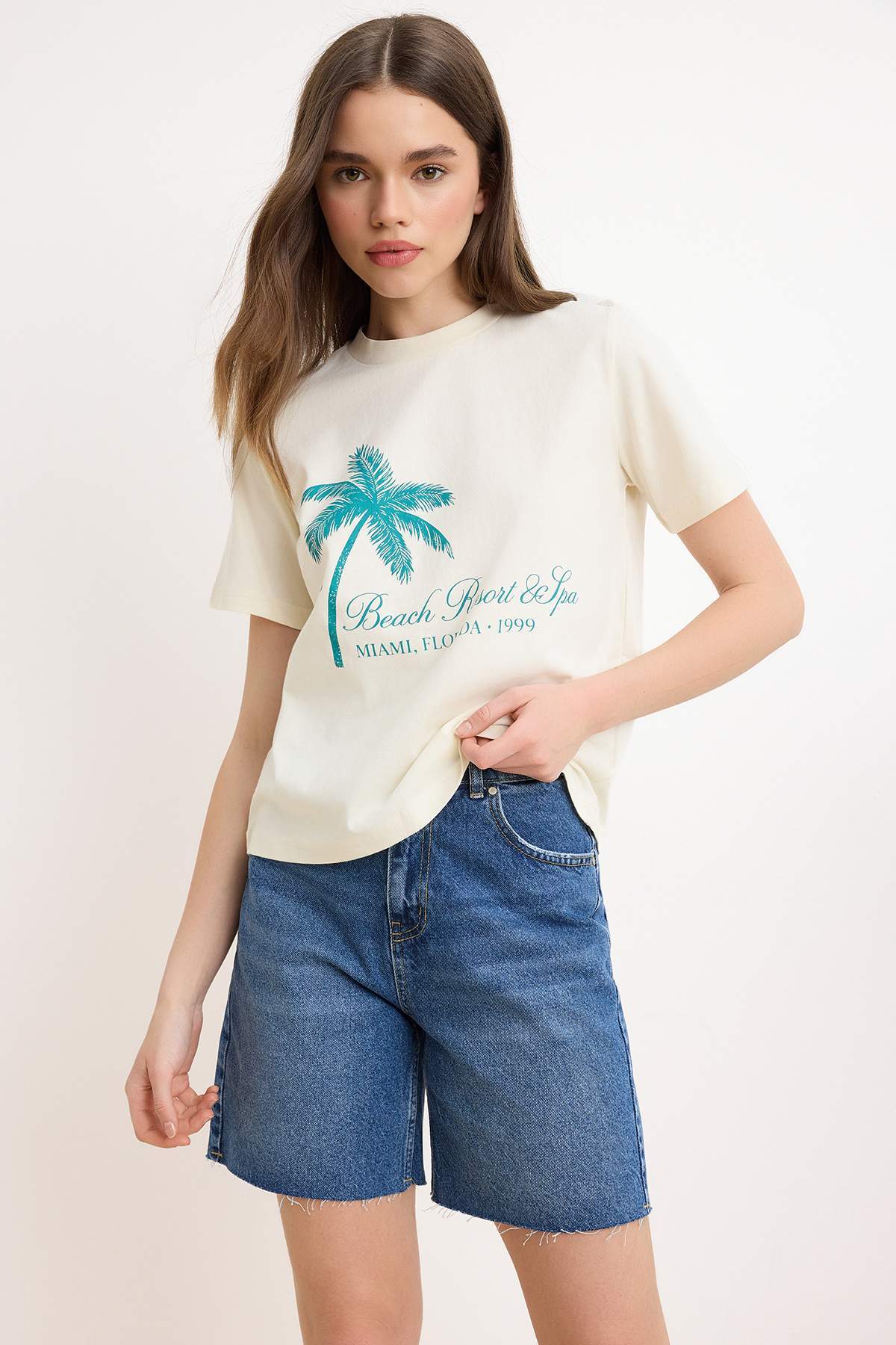 Trendyol Ecru Printed Regular Crew Neck Standard Sleeve Short Tok 1% Cotton Knitted T-Shirt Twoss26T