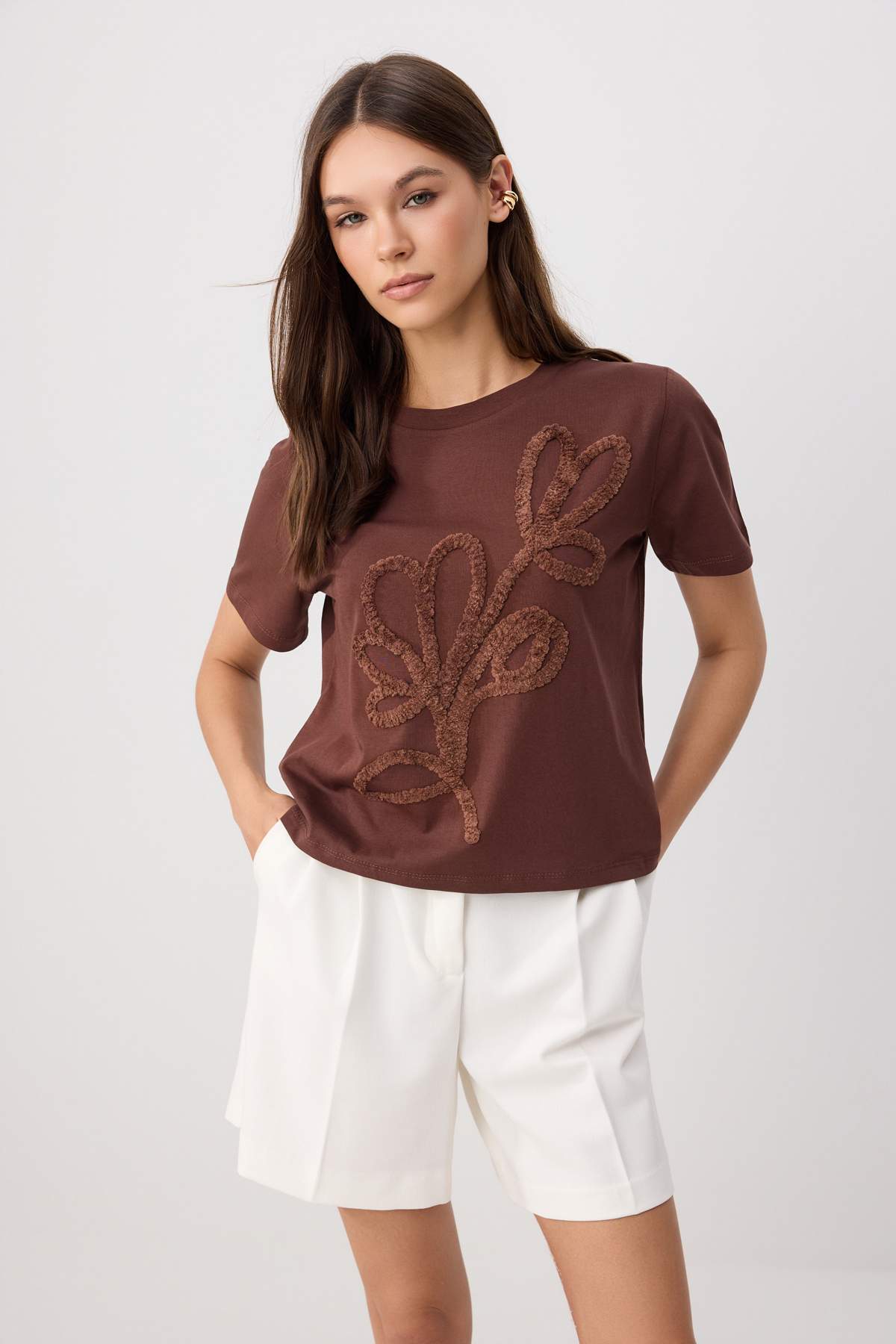 Trendyol Brown Embroidered Regular Crew Neck Short 100% P Cotton Knitted T-Shirt Twoss26Ts00242