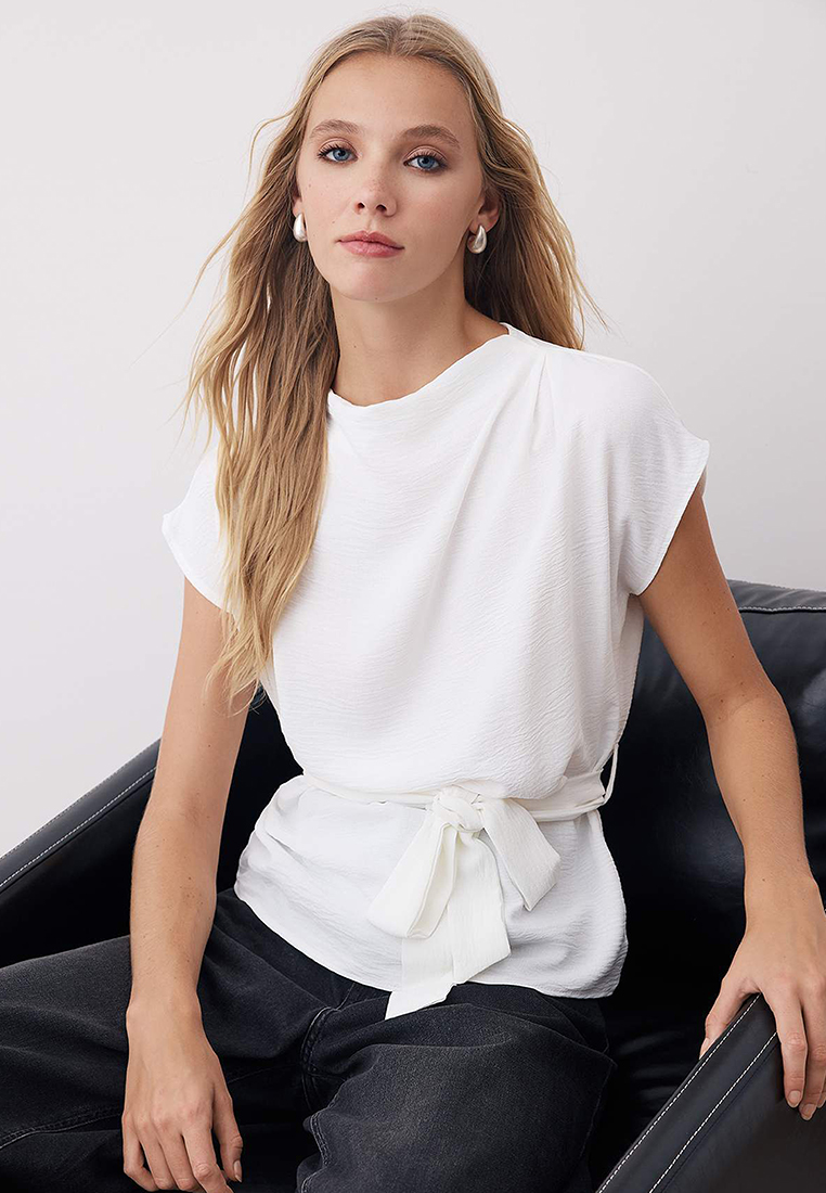 Trendyol Crinkle Belted Blouse