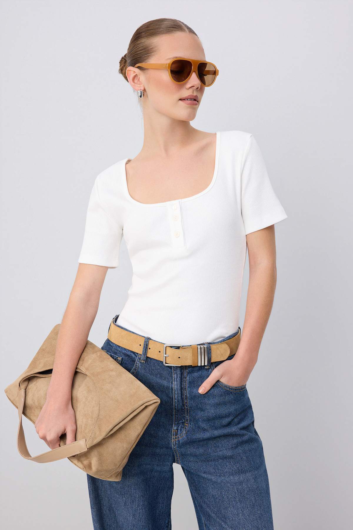 Trendyol Ecru Plain Fitted Buttoned Pool Collar Standard Sleeve Crop Knitted Blouse