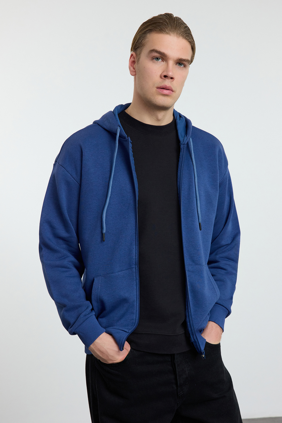 Trendyol Basic Zipper Hoodie
