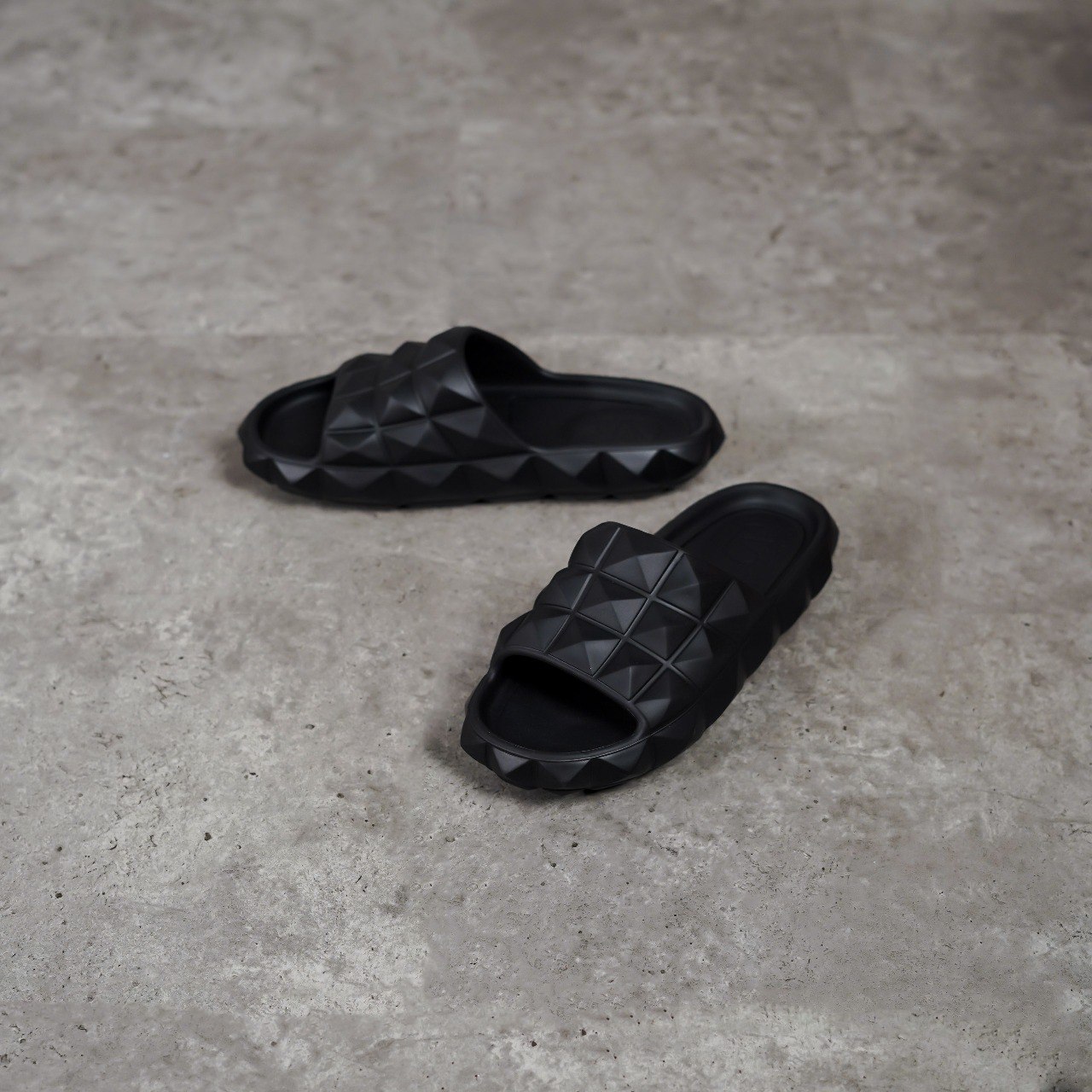 Valentino Garavani Sandal VALENTINO ROCKSTUD RUBBER BLACK SLIDE 100% ORIGINAL
