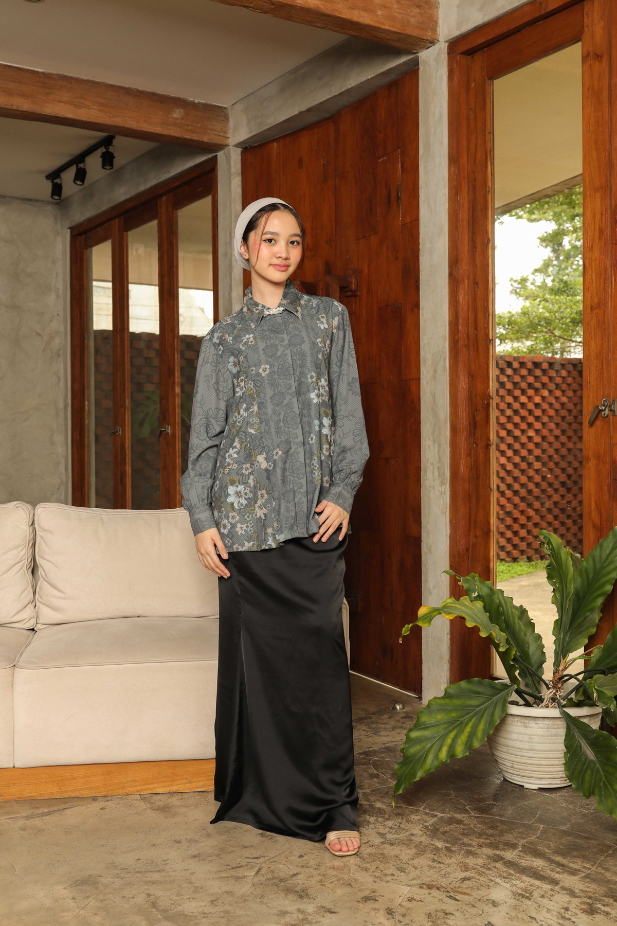 ZM Zaskia Mecca - Tanin Grey Kemeja Wanita Blouse - Alkisah - Edisi Timun Mas