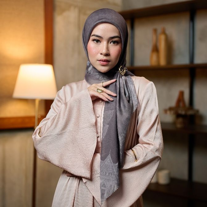 ZM [INCLUDE HARD BOX] ZM Zaskia Mecca - Scarf Kamboja Plump | Hijab Premium Square Motif Kerudung Se