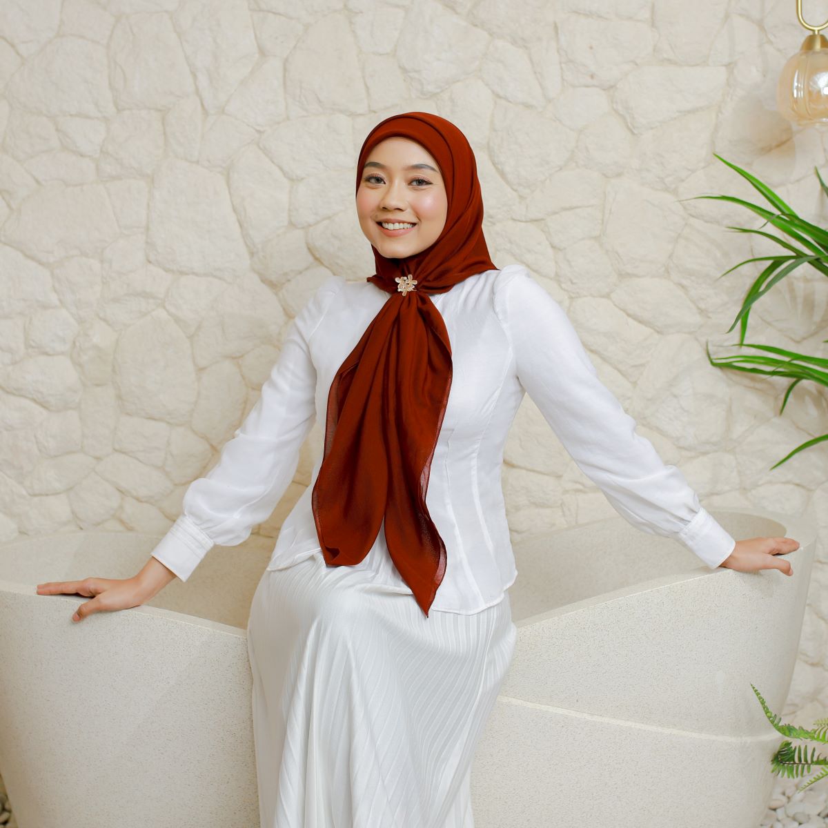 ZOYA Kamaniya Plain Scarf  Maroon - Kerudung Hijab Segi Empat Polos Bahan Voal